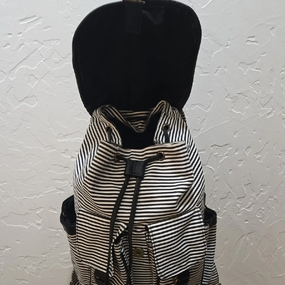 Expressions Chic Black and White Tote